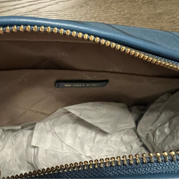 NWT Michael Kors Jet Set Blue Large Nylon Gabardine Crossbody Bag w/ Logo Strap - Picture 8 of 16